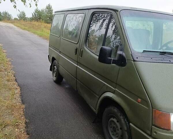 Белый Форд Транзит, объемом двигателя 2 л и пробегом 267 тыс. км за 1689 $, фото 1 на Automoto.ua