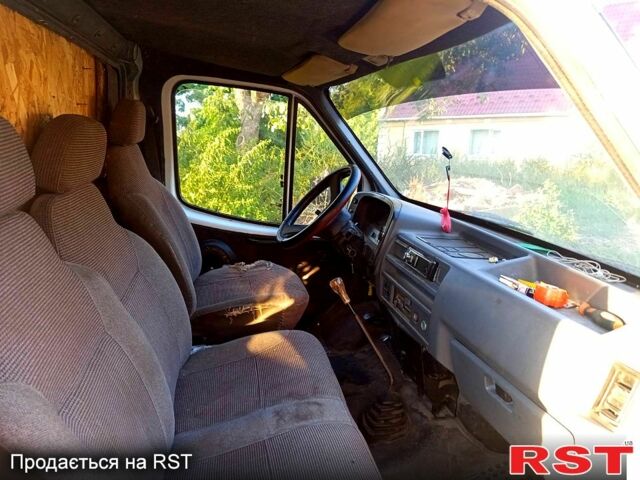 Білий Форд Транзит, об'ємом двигуна 2.5 л та пробігом 500 тис. км за 1200 $, фото 2 на Automoto.ua