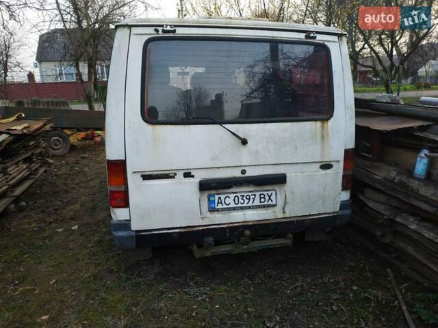 Белый Форд Транзит, объемом двигателя 2.5 л и пробегом 400 тыс. км за 1100 $, фото 1 на Automoto.ua