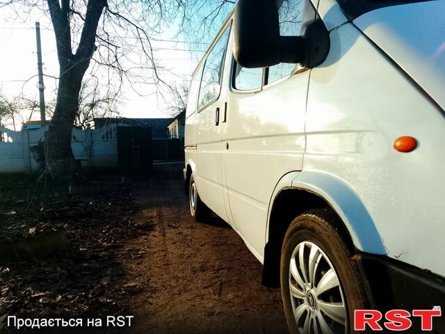 Белый Форд Транзит, объемом двигателя 2.5 л и пробегом 370 тыс. км за 3250 $, фото 5 на Automoto.ua