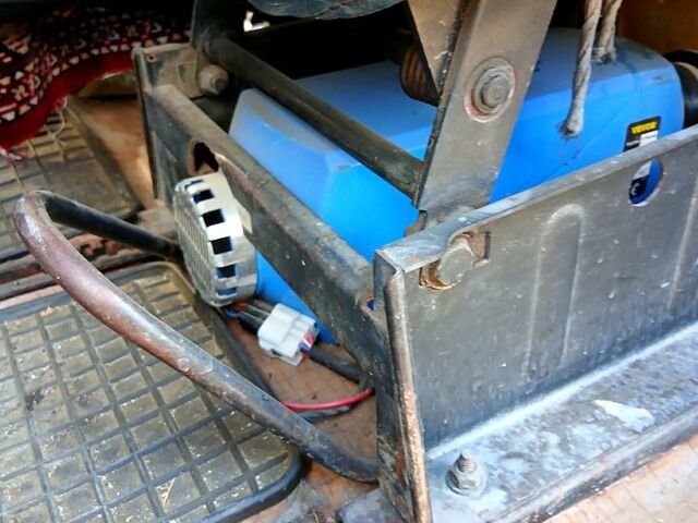 Белый Форд Транзит, объемом двигателя 2.5 л и пробегом 250 тыс. км за 3700 $, фото 5 на Automoto.ua