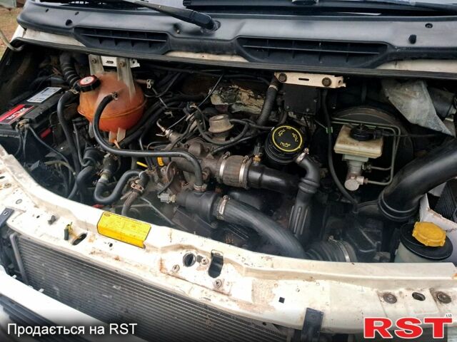 Белый Форд Транзит, объемом двигателя 2.5 л и пробегом 357 тыс. км за 2700 $, фото 2 на Automoto.ua