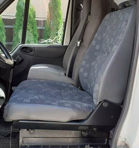 Білий Форд Транзит, об'ємом двигуна 2.4 л та пробігом 358 тис. км за 4600 $, фото 3 на Automoto.ua