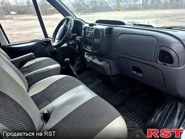 Белый Форд Транзит, объемом двигателя 2 л и пробегом 300 тыс. км за 2900 $, фото 1 на Automoto.ua