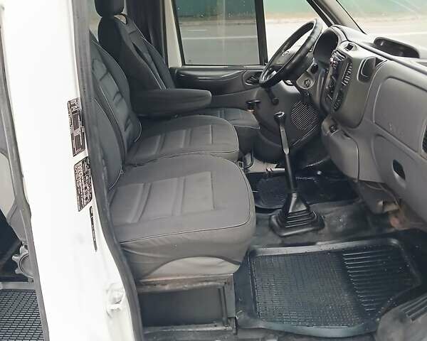 Білий Форд Транзит, об'ємом двигуна 2 л та пробігом 260 тис. км за 4500 $, фото 12 на Automoto.ua