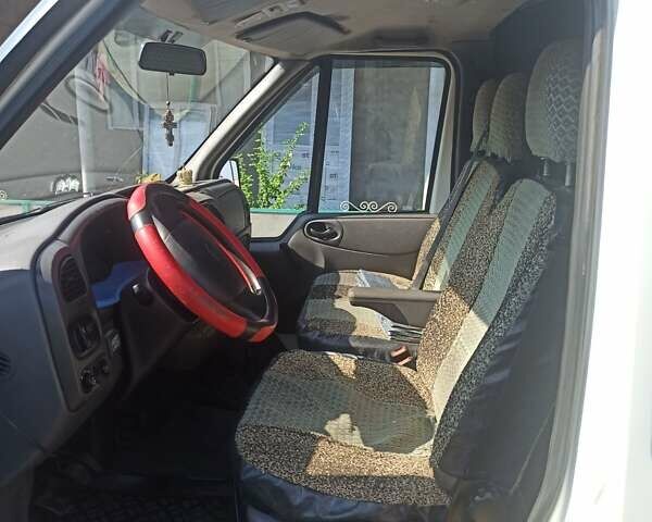 Белый Форд Транзит, объемом двигателя 2 л и пробегом 380 тыс. км за 5000 $, фото 1 на Automoto.ua