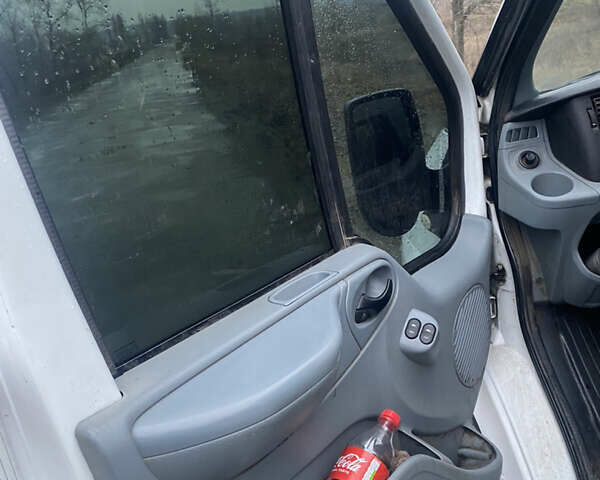 Білий Форд Транзит, об'ємом двигуна 2.4 л та пробігом 376 тис. км за 4300 $, фото 6 на Automoto.ua