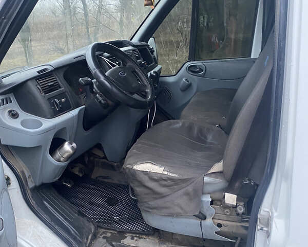 Білий Форд Транзит, об'ємом двигуна 2.4 л та пробігом 376 тис. км за 4300 $, фото 5 на Automoto.ua