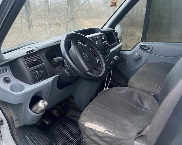 Білий Форд Транзит, об'ємом двигуна 2.4 л та пробігом 376 тис. км за 4300 $, фото 11 на Automoto.ua