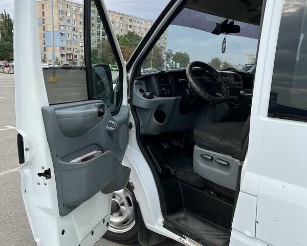 Белый Форд Транзит, объемом двигателя 2.2 л и пробегом 348 тыс. км за 4899 $, фото 7 на Automoto.ua