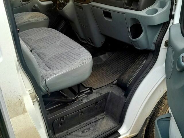 Белый Форд Транзит, объемом двигателя 2.2 л и пробегом 266 тыс. км за 8500 $, фото 6 на Automoto.ua