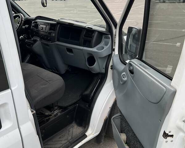 Белый Форд Транзит, объемом двигателя 2.2 л и пробегом 348 тыс. км за 4899 $, фото 8 на Automoto.ua