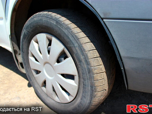 Білий Форд Транзит, об'ємом двигуна 2.4 л та пробігом 367 тис. км за 5150 $, фото 4 на Automoto.ua