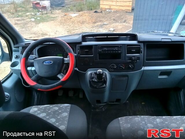 Білий Форд Транзит, об'ємом двигуна 2.2 л та пробігом 220 тис. км за 8500 $, фото 2 на Automoto.ua