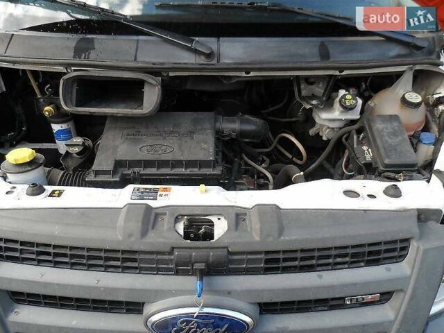 Білий Форд Транзит, об'ємом двигуна 2.2 л та пробігом 315 тис. км за 6300 $, фото 4 на Automoto.ua