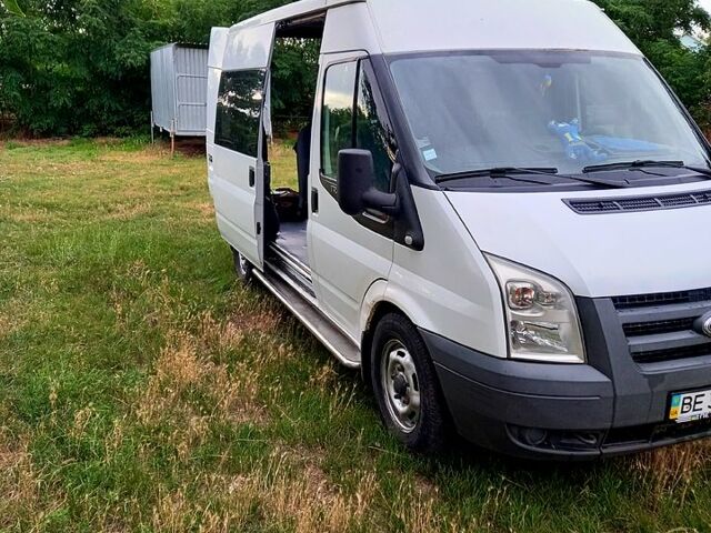 Білий Форд Транзит, об'ємом двигуна 2.2 л та пробігом 221 тис. км за 8300 $, фото 1 на Automoto.ua