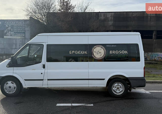 Белый Форд Транзит, объемом двигателя 2.2 л и пробегом 229 тыс. км за 11100 $, фото 3 на Automoto.ua