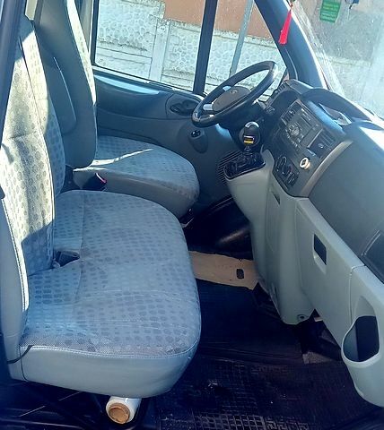 Білий Форд Транзит, об'ємом двигуна 2.2 л та пробігом 252 тис. км за 8500 $, фото 6 на Automoto.ua