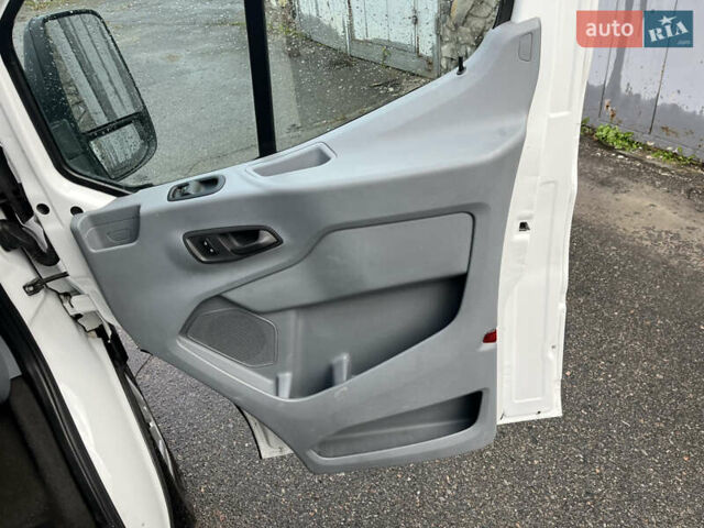 Білий Форд Транзит, об'ємом двигуна 3.73 л та пробігом 288 тис. км за 27000 $, фото 10 на Automoto.ua