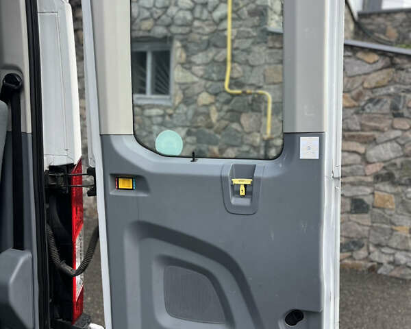 Білий Форд Транзит, об'ємом двигуна 3.73 л та пробігом 288 тис. км за 27000 $, фото 13 на Automoto.ua