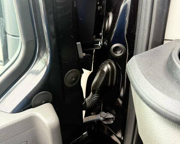 Черный Форд Транзит, объемом двигателя 2 л и пробегом 174 тыс. км за 17900 $, фото 29 на Automoto.ua