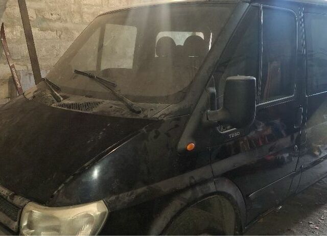 Черный Форд Транзит, объемом двигателя 2 л и пробегом 250 тыс. км за 1999 $, фото 7 на Automoto.ua