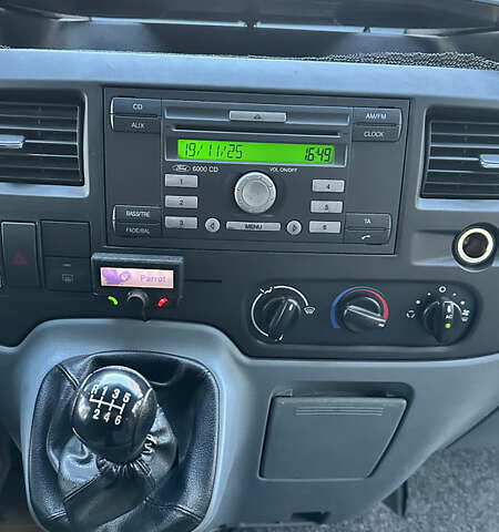 Черный Форд Транзит, объемом двигателя 2.2 л и пробегом 231 тыс. км за 10800 $, фото 9 на Automoto.ua