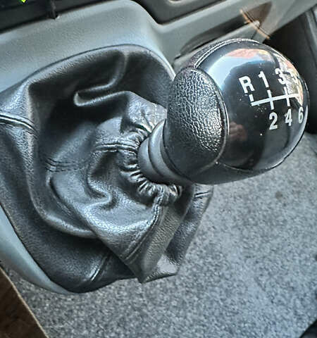 Черный Форд Транзит, объемом двигателя 2.2 л и пробегом 231 тыс. км за 10800 $, фото 11 на Automoto.ua