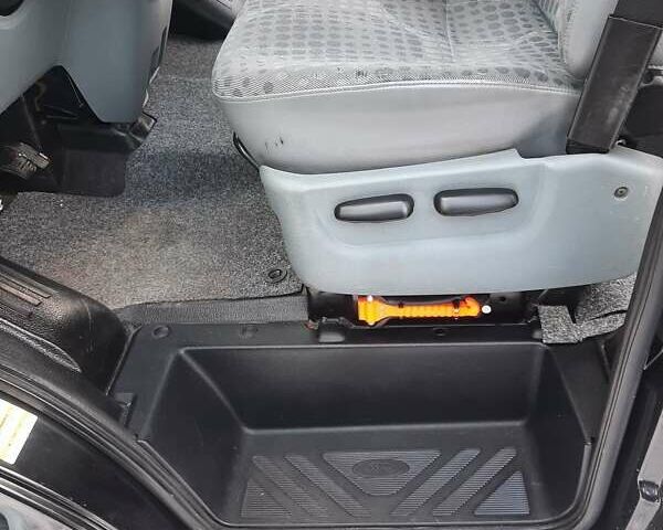 Черный Форд Транзит, объемом двигателя 2.2 л и пробегом 231 тыс. км за 12600 $, фото 60 на Automoto.ua