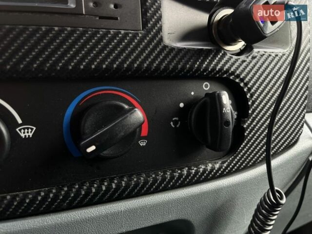 Чорний Форд Транзит, об'ємом двигуна 2.2 л та пробігом 204 тис. км за 19500 $, фото 3 на Automoto.ua