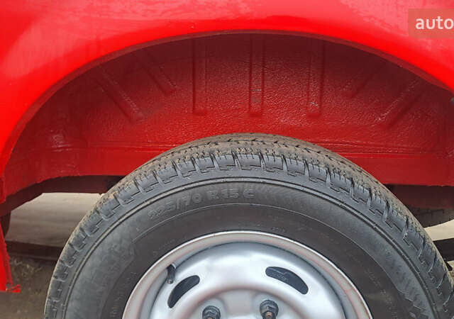 Красный Форд Транзит, объемом двигателя 2 л и пробегом 900 тыс. км за 5300 $, фото 6 на Automoto.ua