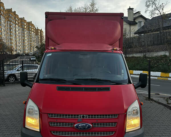 Красный Форд Транзит, объемом двигателя 2.2 л и пробегом 389 тыс. км за 12999 $, фото 1 на Automoto.ua