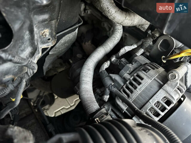 Красный Форд Транзит, объемом двигателя 2.2 л и пробегом 389 тыс. км за 12999 $, фото 16 на Automoto.ua