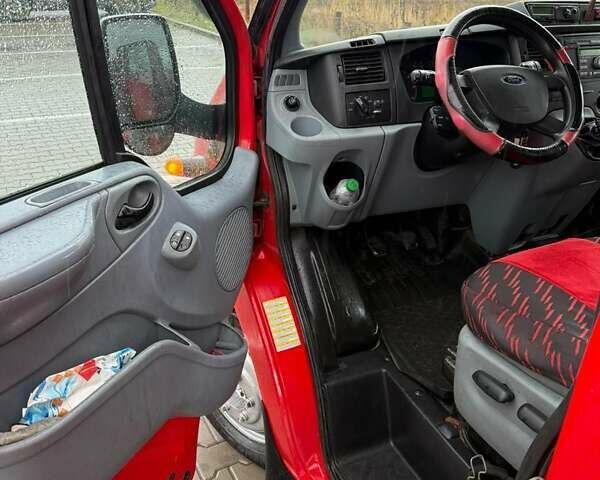 Форд Транзит 2013 у Києві на Automoto.ua Червоний Форд Транзит, об'ємом двигуна 2.2 л та пробігом 240 тис. км за 16000 $, фото 11 на Automoto.ua