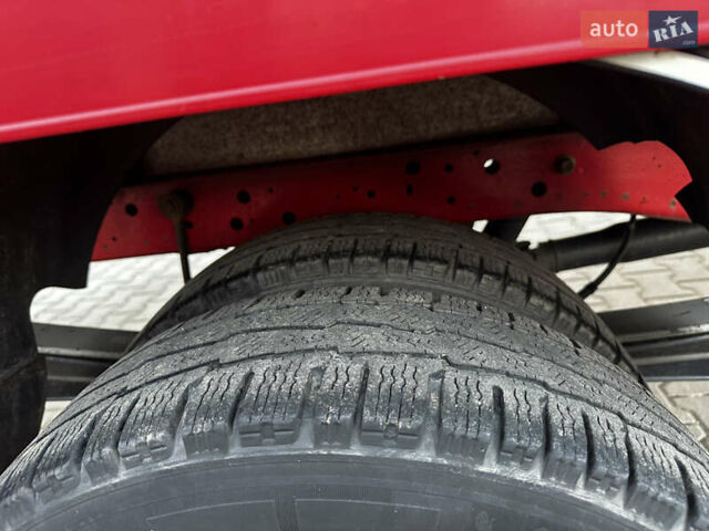 Красный Форд Транзит, объемом двигателя 2.2 л и пробегом 389 тыс. км за 12999 $, фото 18 на Automoto.ua