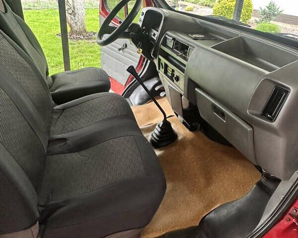 Красный Форд Транзит, объемом двигателя 2.5 л и пробегом 200 тыс. км за 3000 $, фото 5 на Automoto.ua