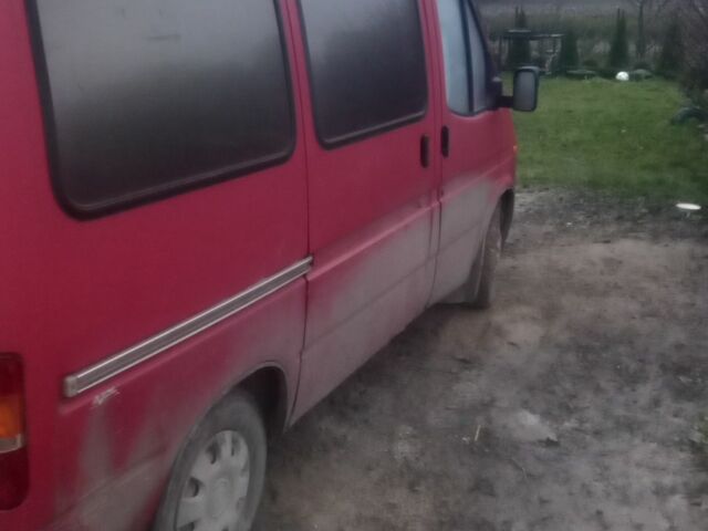 Красный Форд Транзит, объемом двигателя 2 л и пробегом 230 тыс. км за 2000 $, фото 3 на Automoto.ua