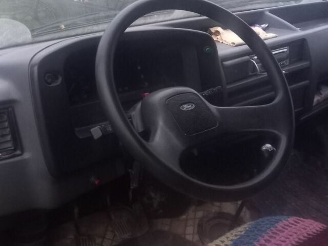 Красный Форд Транзит, объемом двигателя 2 л и пробегом 230 тыс. км за 2000 $, фото 2 на Automoto.ua