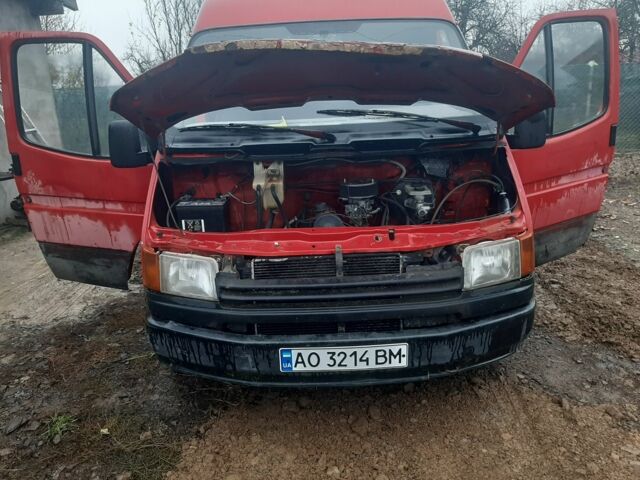 Красный Форд Транзит, объемом двигателя 2 л и пробегом 200 тыс. км за 1771 $, фото 2 на Automoto.ua