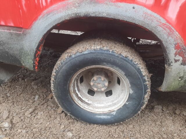 Красный Форд Транзит, объемом двигателя 2 л и пробегом 200 тыс. км за 1771 $, фото 5 на Automoto.ua