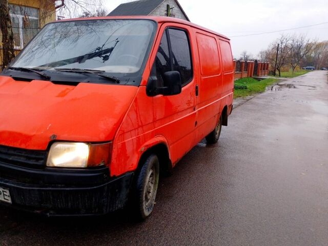 Красный Форд Транзит, объемом двигателя 2 л и пробегом 350 тыс. км за 1000 $, фото 1 на Automoto.ua