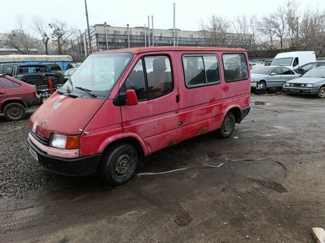 Красный Форд Транзит, объемом двигателя 2 л и пробегом 300 тыс. км за 650 $, фото 1 на Automoto.ua