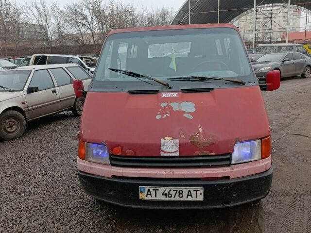 Красный Форд Транзит, объемом двигателя 2 л и пробегом 300 тыс. км за 650 $, фото 2 на Automoto.ua