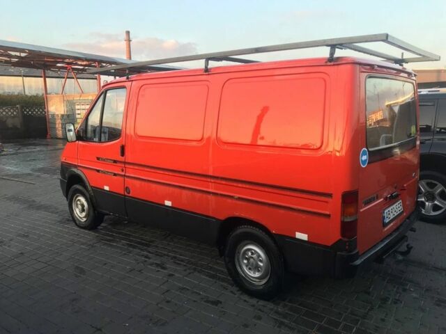 Красный Форд Транзит, объемом двигателя 2 л и пробегом 500 тыс. км за 1900 $, фото 2 на Automoto.ua