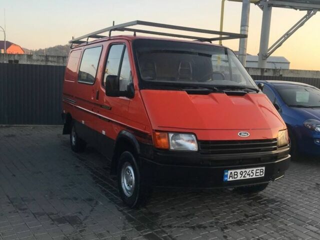Красный Форд Транзит, объемом двигателя 2 л и пробегом 500 тыс. км за 1900 $, фото 1 на Automoto.ua