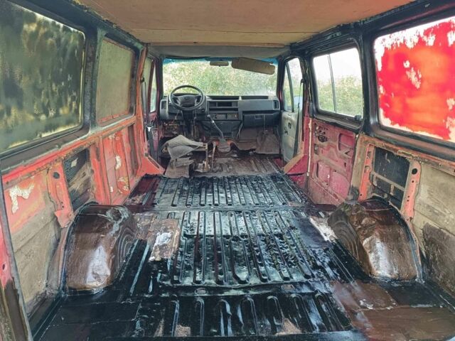 Красный Форд Транзит, объемом двигателя 2 л и пробегом 333 тыс. км за 400 $, фото 3 на Automoto.ua