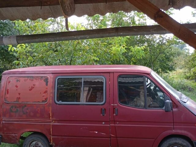 Красный Форд Транзит, объемом двигателя 2 л и пробегом 333 тыс. км за 400 $, фото 2 на Automoto.ua