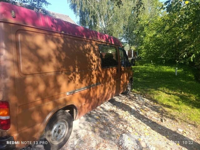 Красный Форд Транзит, объемом двигателя 2.5 л и пробегом 360 тыс. км за 1900 $, фото 3 на Automoto.ua