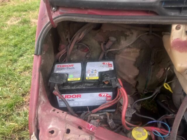 Красный Форд Транзит, объемом двигателя 2.5 л и пробегом 78 тыс. км за 1892 $, фото 2 на Automoto.ua