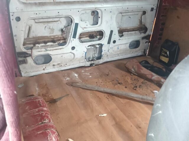 Червоний Форд Транзит, об'ємом двигуна 2.5 л та пробігом 540 тис. км за 1064 $, фото 6 на Automoto.ua